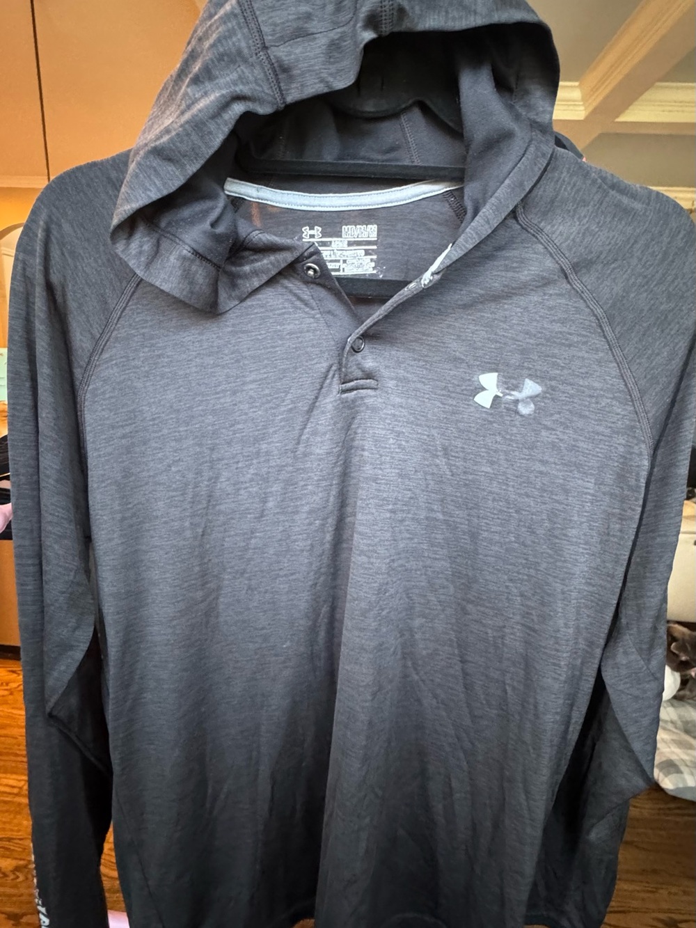 Men’s Medium Under Armour Men’s Gray Hooded Performance Long-Sleeve Shirt